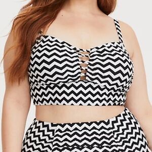 TORRID black‎ and white CHEVRON WIRELESS LATTICE BIKINI TOP